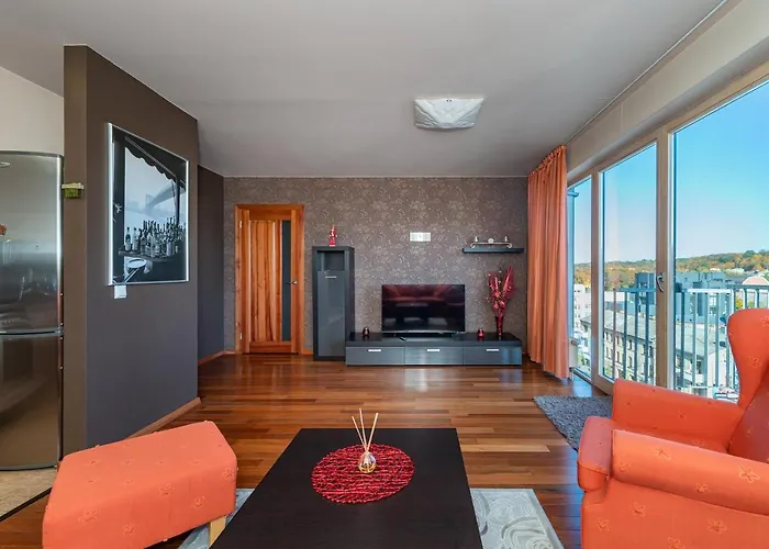 Panoramic City Centre Apartment By Polo Apartments